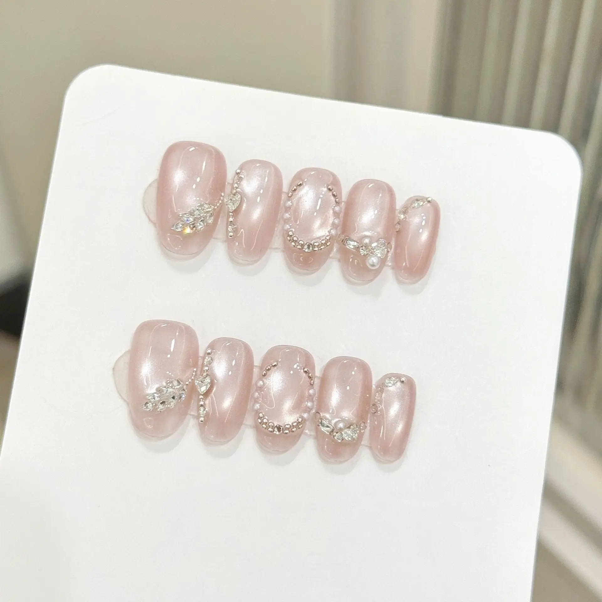 10 Stück handgemachte Nägel zum Aufdrücken, hellrosa, einfache Glasperlen, Katzenauge, künstliche Nägel, glänzendes Diamant-Dekor, Sommer, tragbar, künstlicher Nagel