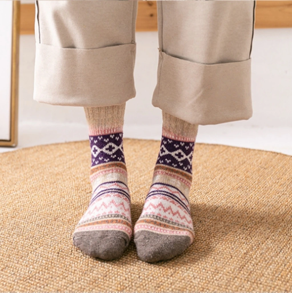 Exquisite, fashionable, thick and warm woolen socks, thick needle women's socks, thick thread new cross flower ethnic style retr