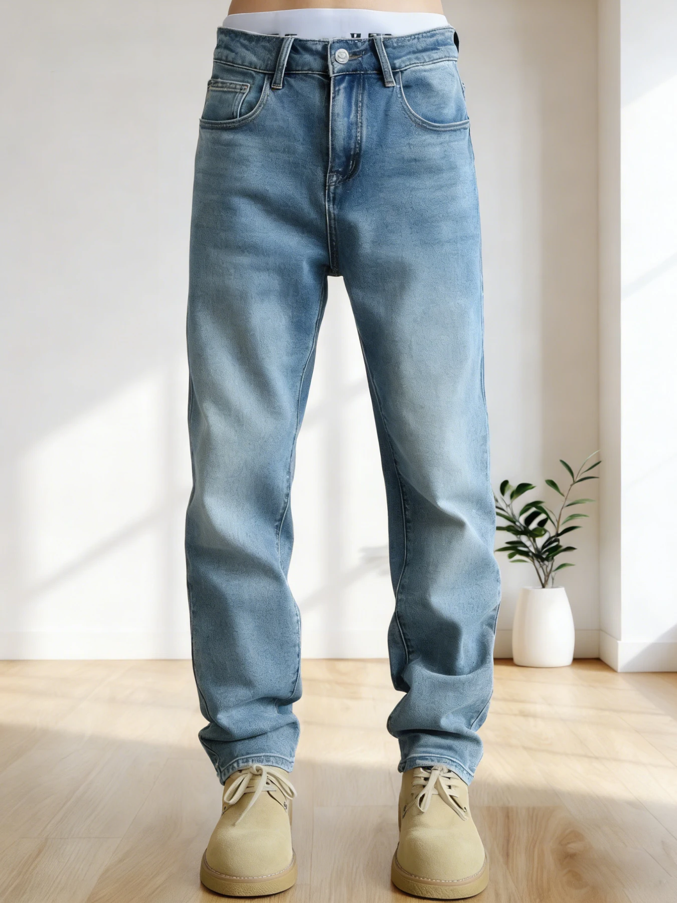 

Джинсы прямого кроя в винтажном стиле, слегка зрелого дизайна, с простым кроем, подчеркивающим форму ног, подходят для различных случаев.