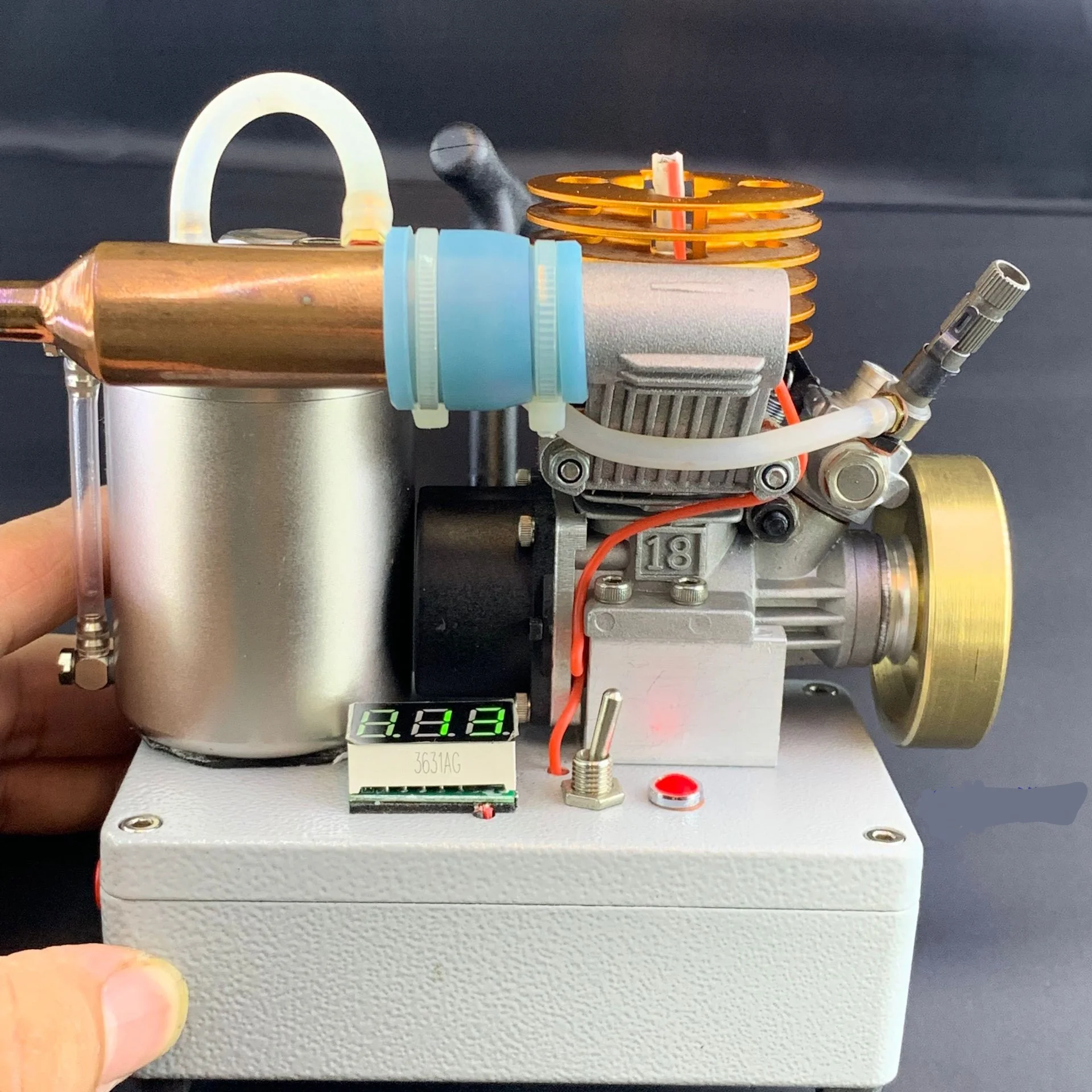 

Модель двигателя 18-го поколения, микродвигатель SMT, ручной старт со встроенным воспламенителем для отображения напряжения CDI