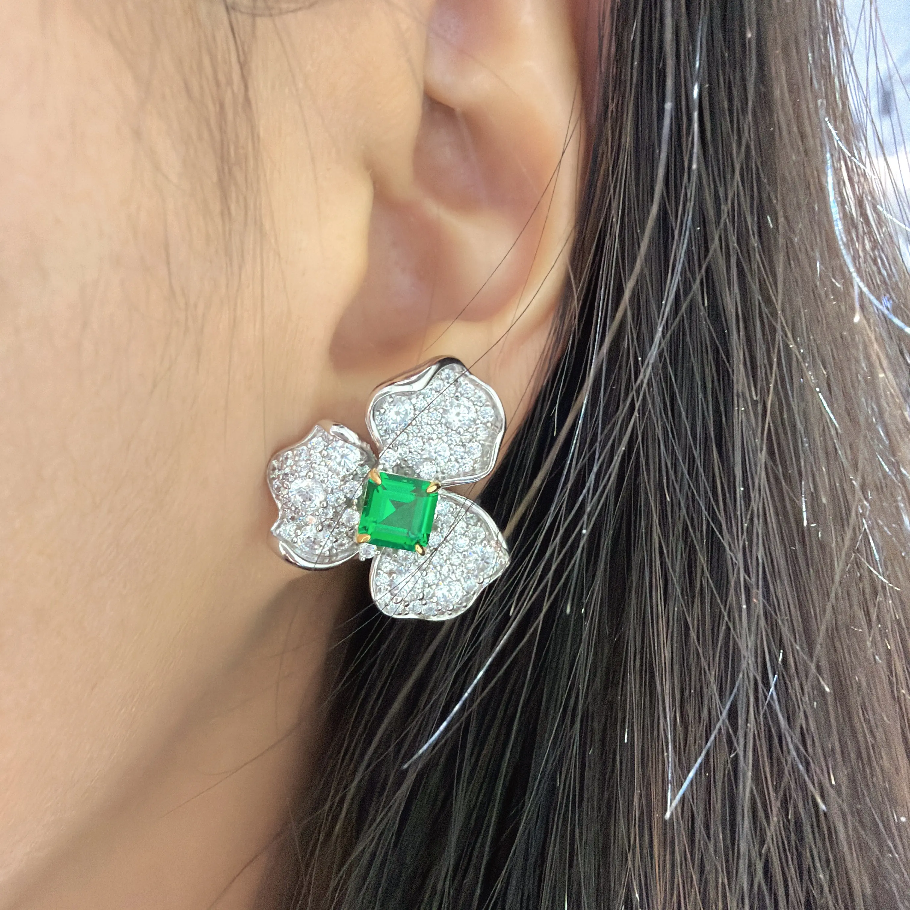 925 sterling silver with green zirconia flower stud earring delicate Indie designer elegant  sophisticated daily wear MIYI
