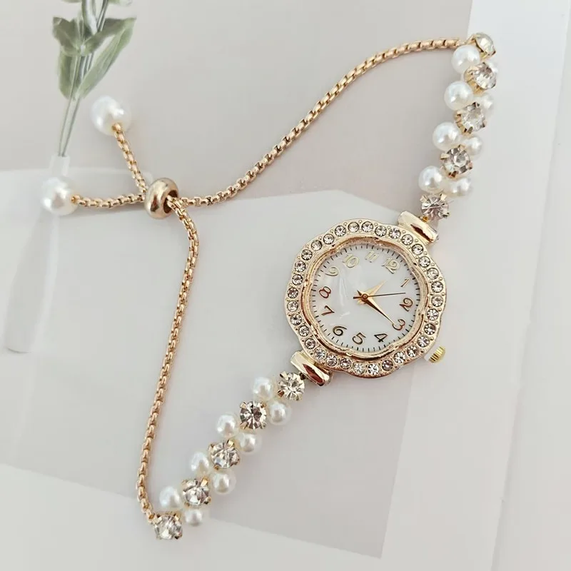 Orologio da polso da donna con borchie di diamanti e perle romantiche, quadrante al quarzo digitale, accessorio di moda temporaneo elegante personalizzabile