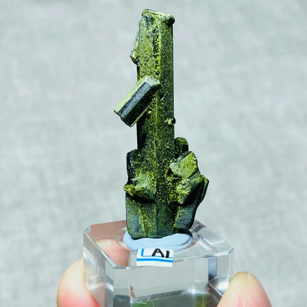 

Natural Green Tourmaline Raw Stone Epidote Healing Crystals Clusters Spiritual Mineral Specimen Collect for Decoration