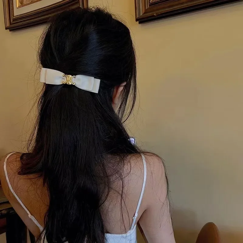 مشبك شعر على شكل فيونكة حريرية سوداء متعددة الاستخدامات على طراز هيبورن الفرنسي، مشبك شعر ربيعي عالي الجودة، أغطية رأس