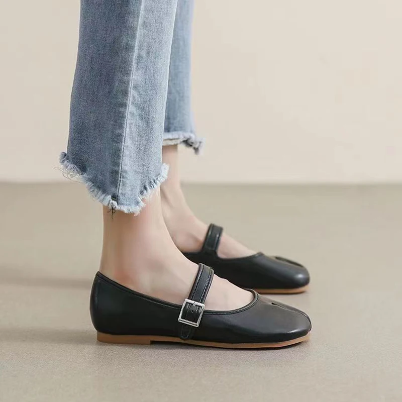 Black Leather Split Toe Flat Shoes Woman Mary Janes Tabi Ninja Flats Female Cozy Dress Shoes Ankle Belt Moccasins Plus Size 43