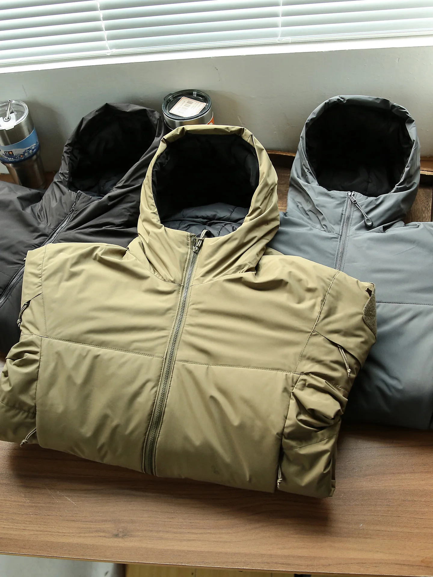 

Новая осенне-зимняя мужская куртка с капюшоном: ветрозащитная, водоотталкивающая, легкая, теплая, повседневная, хлопковая, модная