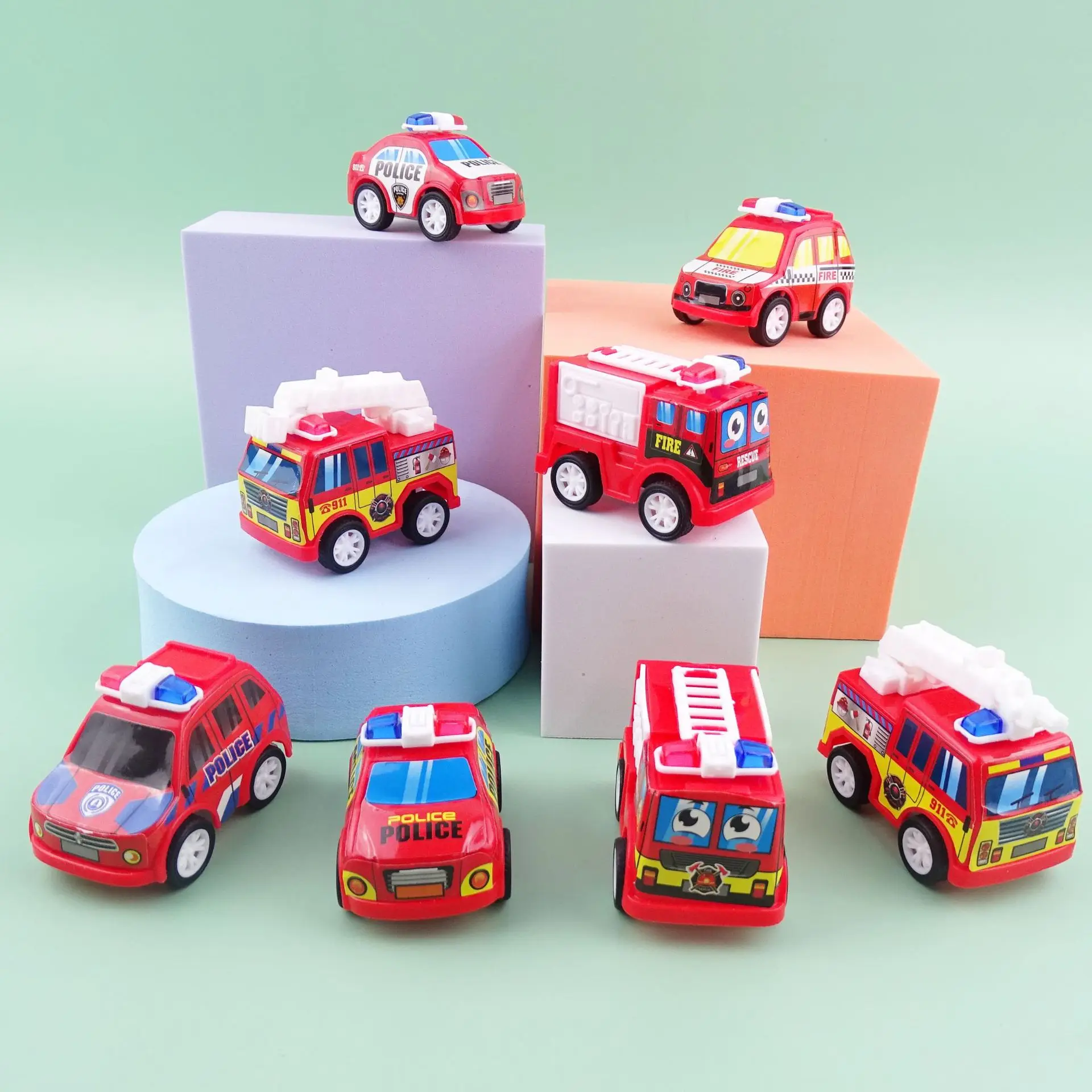 Puxar brinquedos do carro para crianças, mini desenhos animados de plástico, motor de incêndio, carro de polícia, carro de inércia, ovo torcido, presente do menino, 5pcs