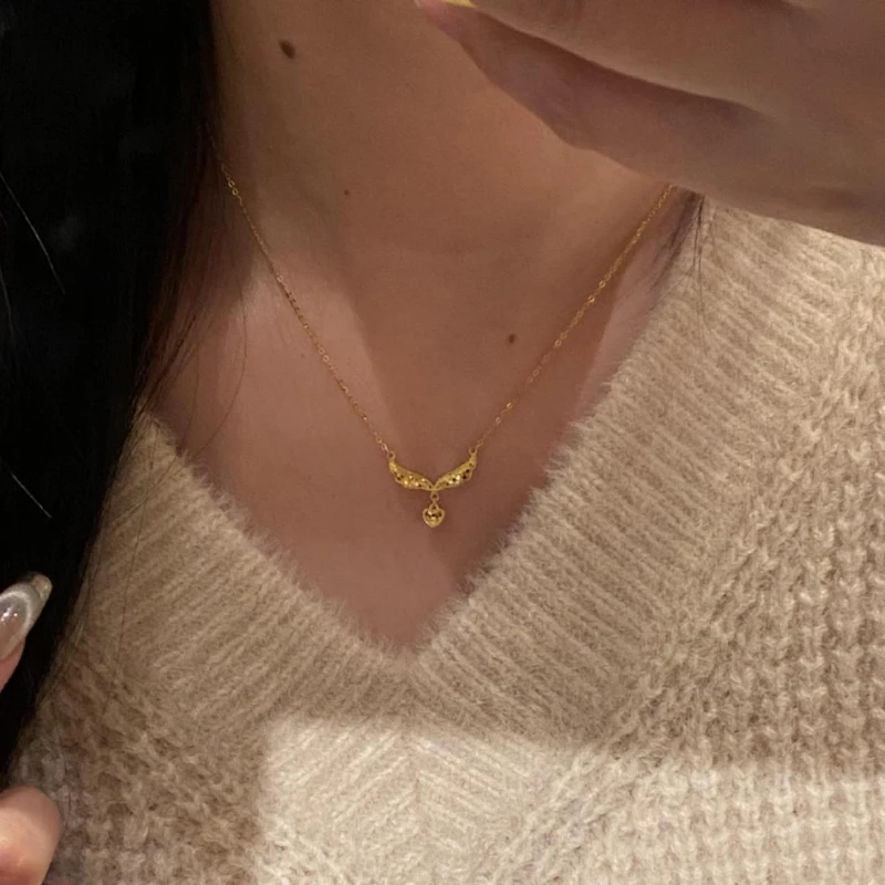 Classic Sparkling Wings Heart Shaped Necklace Antique Gold Crafts High Grade Light Luxury Exquisite Clavicle Chain Jewelry Gift