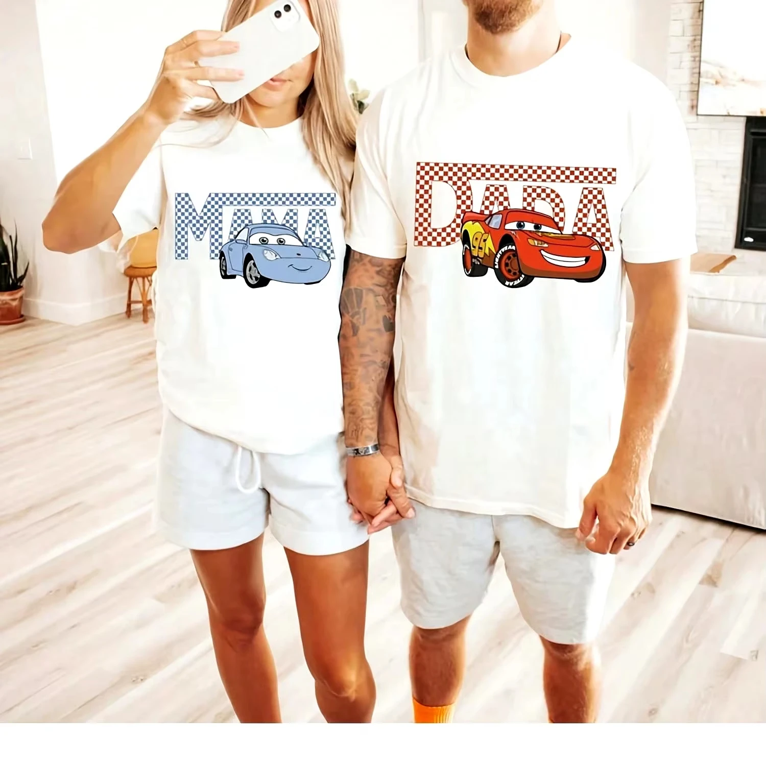 

Футболки McQueen для мамы и папы, футболки для пар с автомобилями Диснея, подарки, модная уличная одежда в стиле хип-хоп, семейные футболки