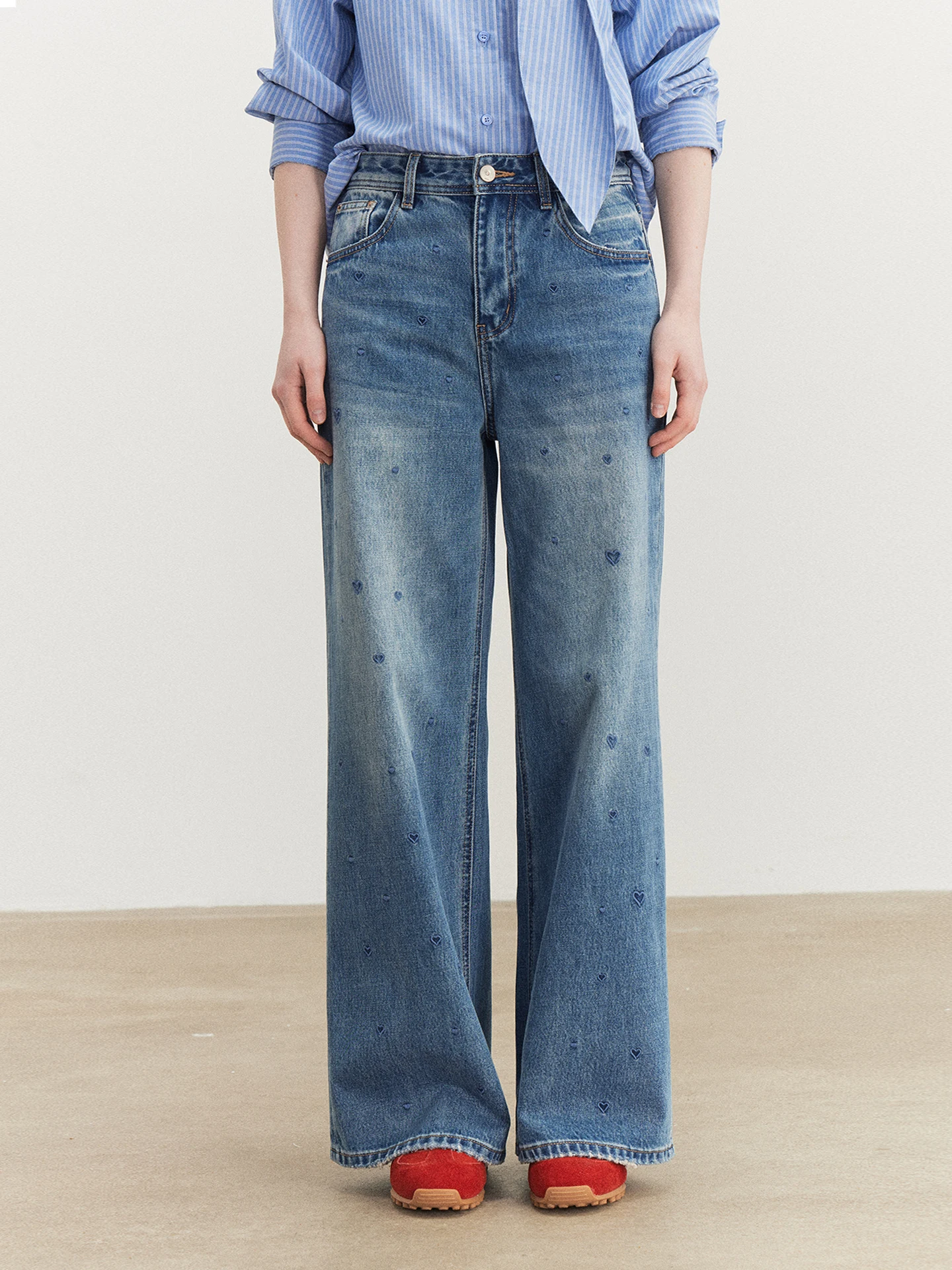 

Retro Light Blue Embroidered High Waist Straight Leg Casual Denim Pants Women Early Spring New Loose Feeling Long Trousers
