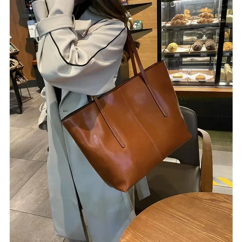 Bolso de mano de cuero genuino para mujer, bolsa de hombro versátil Retro de gran capacidad, estilo occidental, exquisito, tendencia de moda, 2024