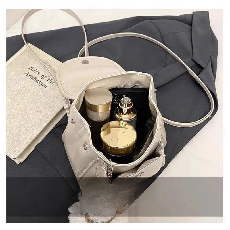 

Backpack Women's New Summer Fashion Exquisite Versatile Portable Lightweight Travel Small Schoolbag Exquisite Simple Leisure