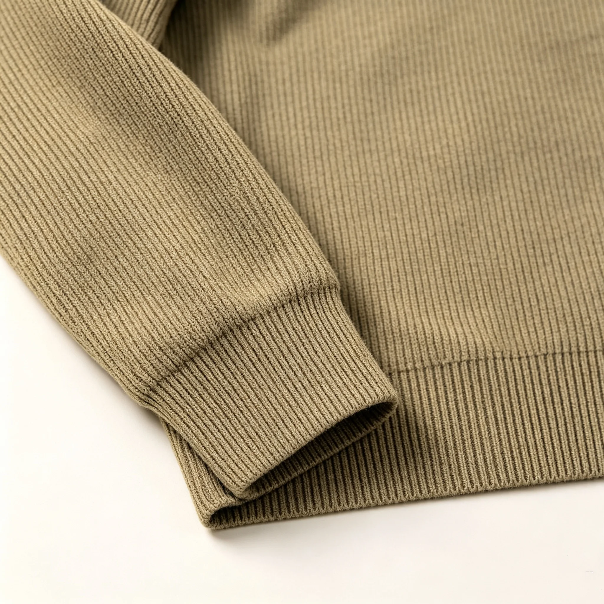 2026 Neues Herren-Langarm-Poloshirt mit gestreiftem Design und Reißverschlusskragen, im Retro-Stil für Sport und Outdoor-Freizeit. – Detail 8