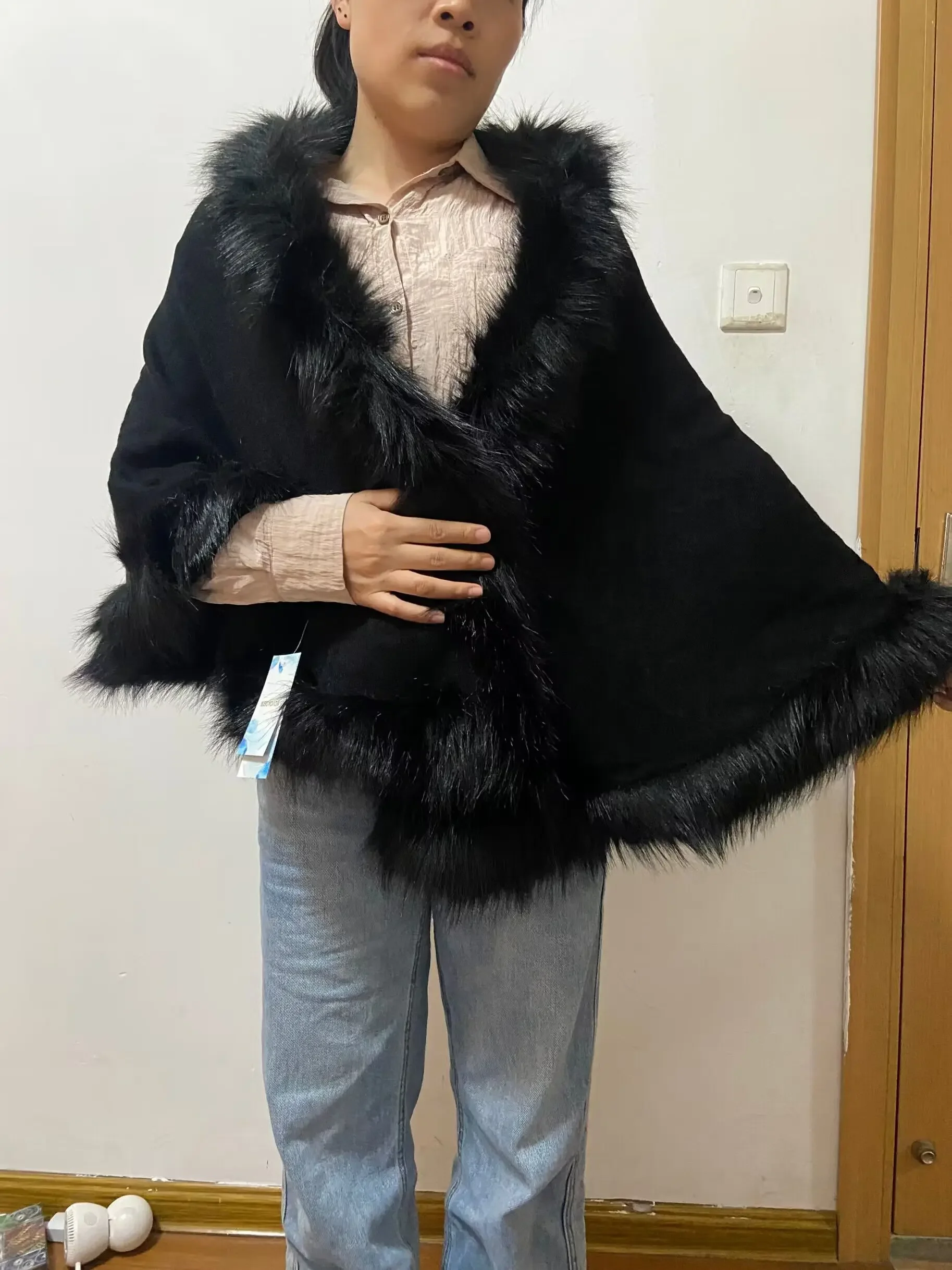 13 Colors Faux Fox Fur Collar Wool Cashmere Poncho Capes New Winter Women Black White Knitted Cardigan Loose Emboss Shawl Coat