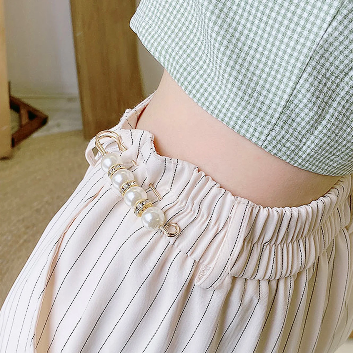 

4Pcs Vintage Brooches Set Clothes Buckles Cardigan Pins Retro Delicate Dress Scarf Accessories Women Jewelry Women Brooches