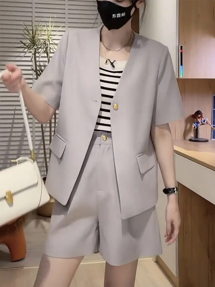 Collarless suit female summer 2024 new French fashion temperament high sense short sleeve suit shorts two-piece.