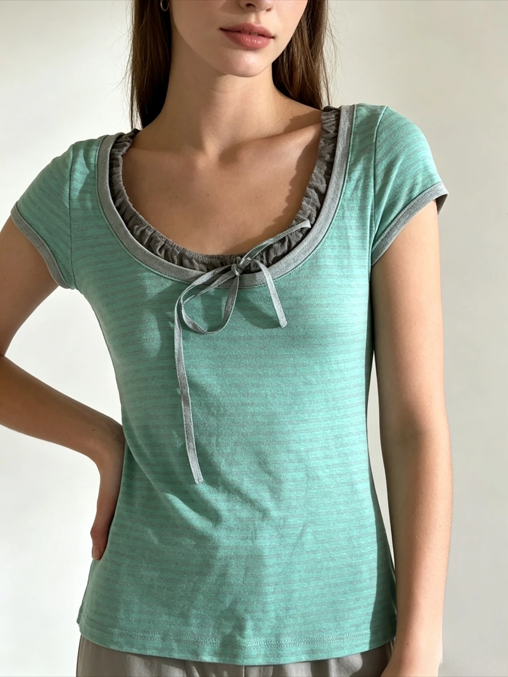 American Vintage Retro Green Striped Lace-Up Double-Brooch Roundneck T-Shirt for Women with Tight Waist Design