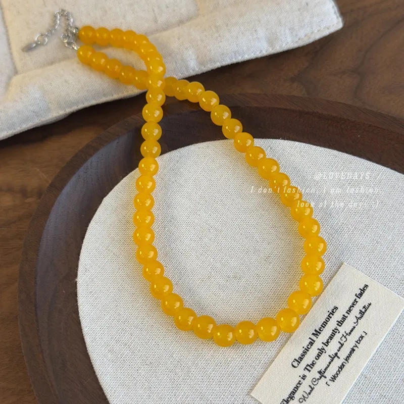 Vintage Yellow Simulated Jade Beaded Necklace for Women Simple Choker Daily Outfit Photo Prop Lightweight Soft Elegant