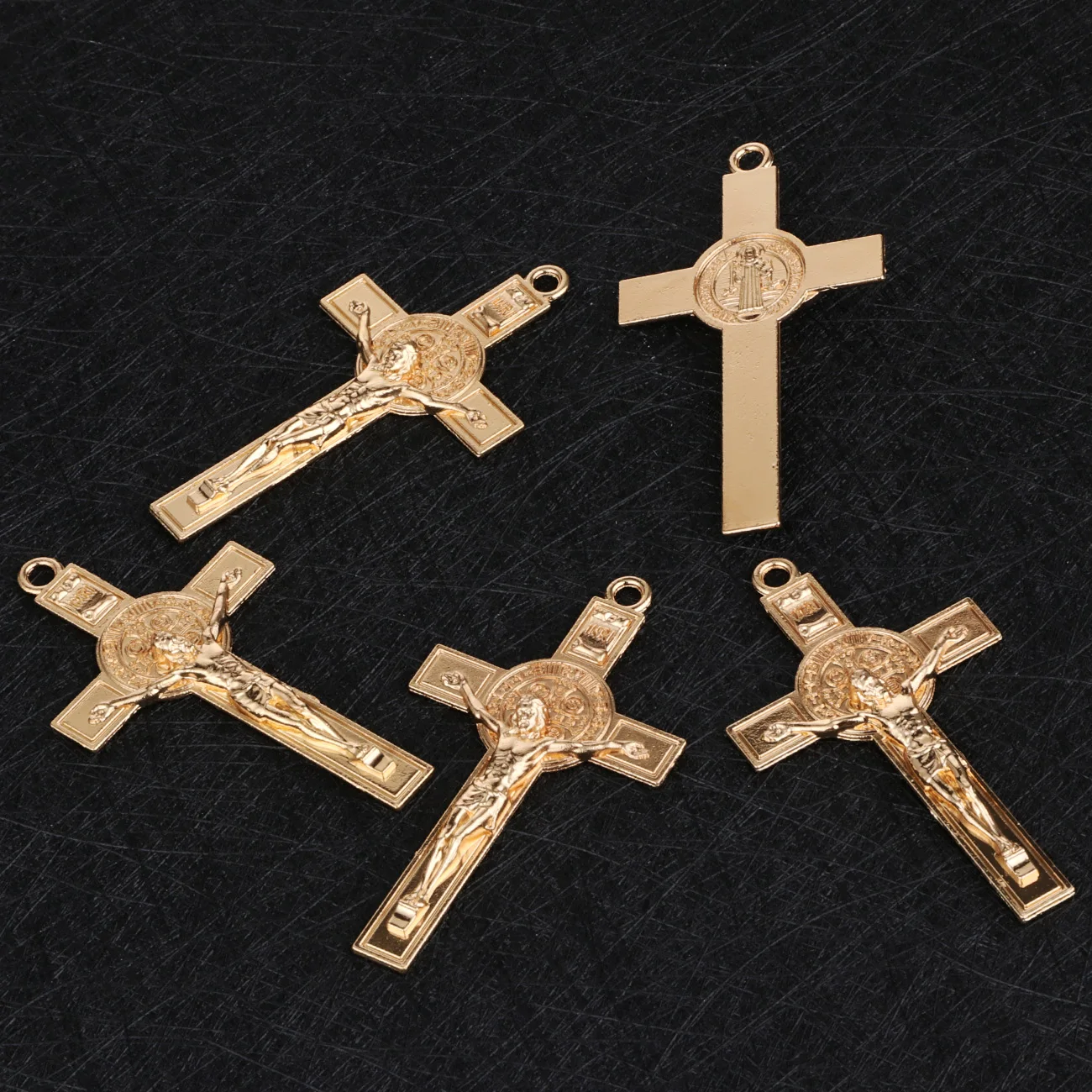 5 Stücke 3 Farben DIY Rosenkranz Chaplet Exorcisim St. Benedikt Kruzifix Kreuz Anhänger Religiöse Andenken Schmuck Halskette Herstellung Teile – Detail 5