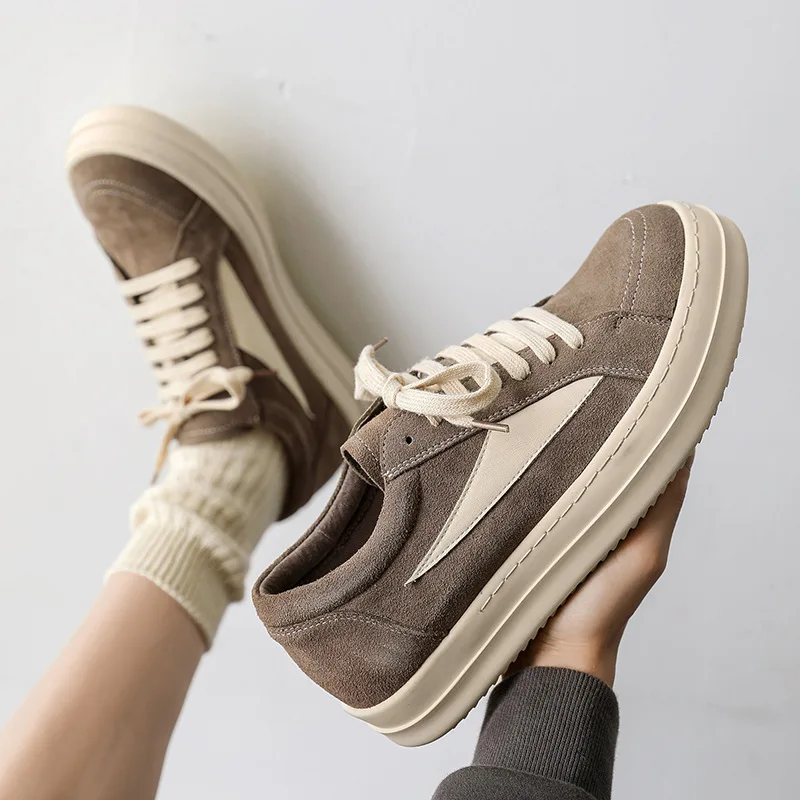 

Новая модная обувь для скейтборда в консервативном стиле, кроссовки из мягкой замши, повседневная спортивная обувь на толстой подошве со шнуровкой для мужчин и женщин