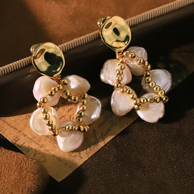 

Baroque Natural Pearl Copper Bead Flower Pendant Earrings 18k Gold Plated Luxurious Earrings for Banquet Wedding Wife GE1815