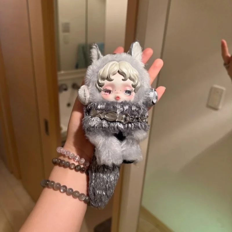 

Коллекционные виниловые фигурки POPMART XG x SKULLPANDA, лимитированная серия для Японии, с подвесными карточками, милые игрушки, праздничные сюрприз-подарки