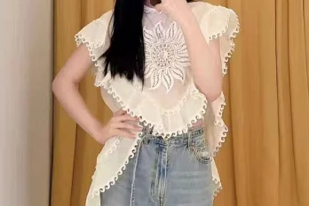 

2025 Linen Silk White Sleeveless O Neck Embroidery Blouse Tops
