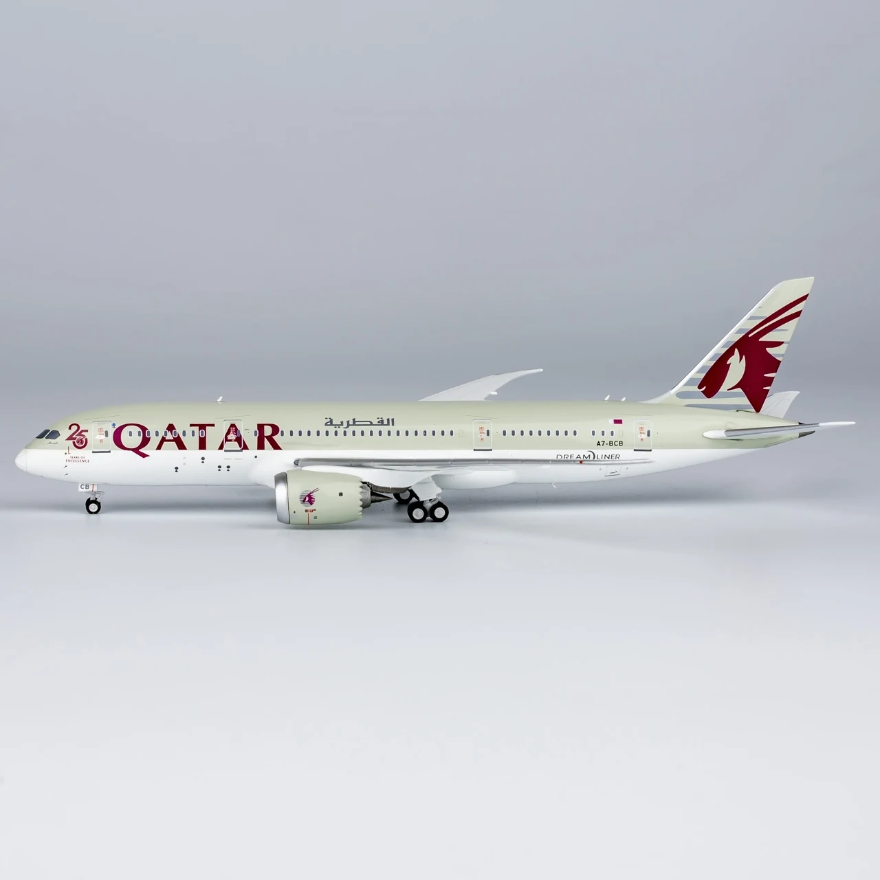 59011 طائرة قابلة للجمع هدية NG نموذج 1:400 الخطوط الجوية القطرية "Dreamliner" بوينغ B787-8 دييكاست نموذج طائرة A7-BCB