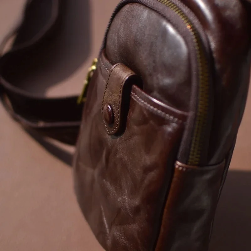 

AETOO Handmade leather women's breast Bag Top layer plant tanned cow leather vintage shoulder crossbody bag Casual commuter ches