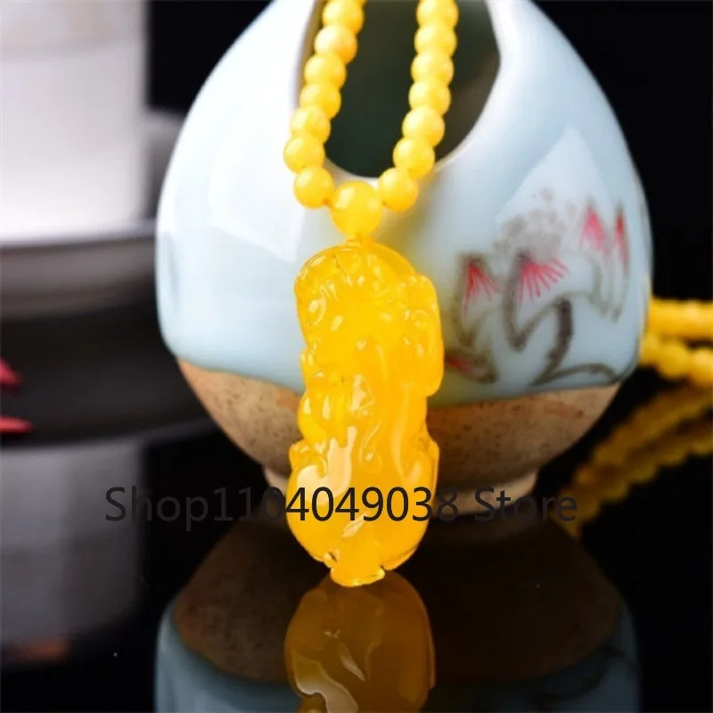 Amber Honey Wax Chicken Oil Yellow Pixiu Pendant for Men and Women's Wealth Transfer Pendant