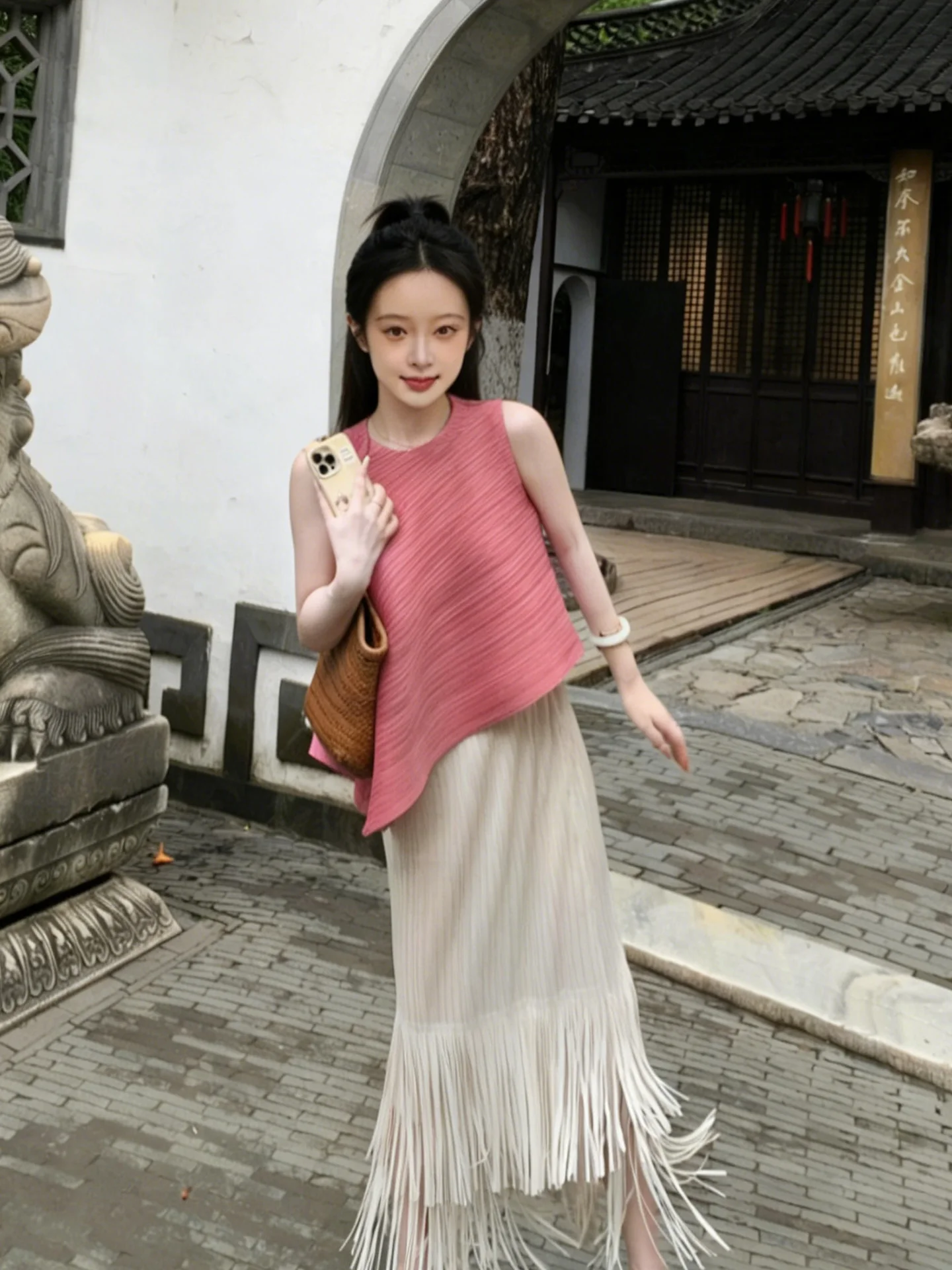 

Three-Panel Windward Design Sleeveless Vest Women's Fashion Set White Tassel Half-Skirt Irregular Asymmetrical Hemline