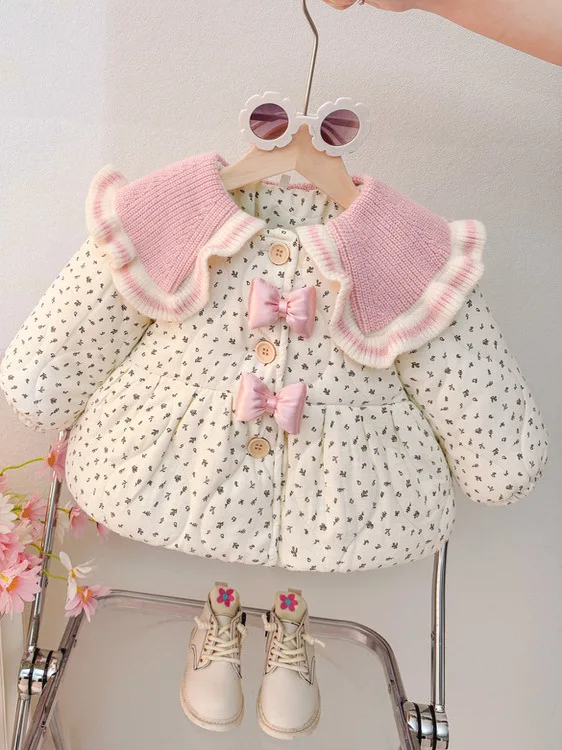 

Хлопковая куртка Thiened Fce для девочек, зимняя одежда для малышек, пальто, детский хлопковый костюм, новинка 2025 года, с капюшоном, на одной пуговице...