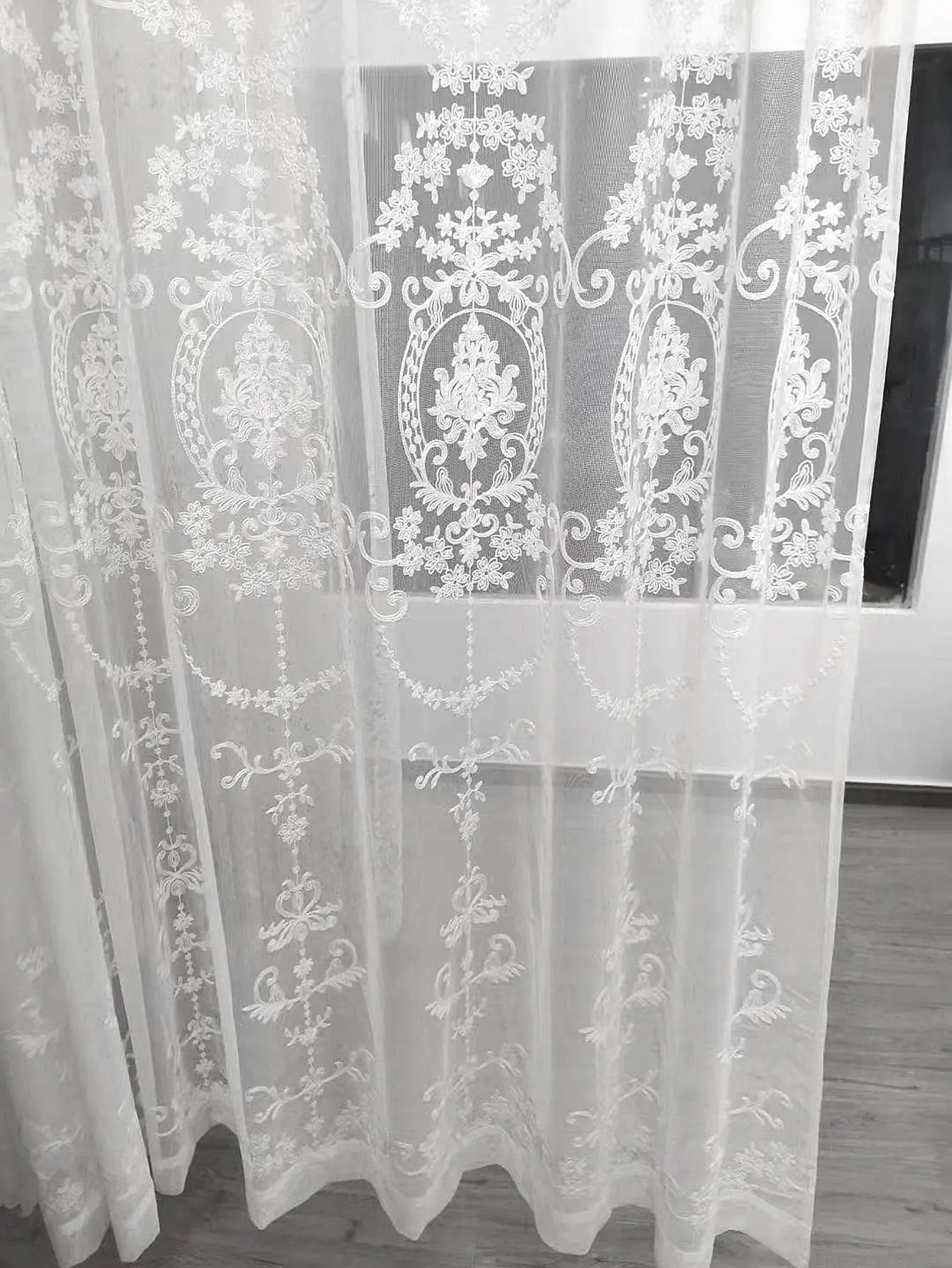 Weiß bestickter, durchsichtiger Fenstervorhang, moderner, ländlicher Stil, rautenförmiger, minimalistischer Stickerei-Netzvorhang