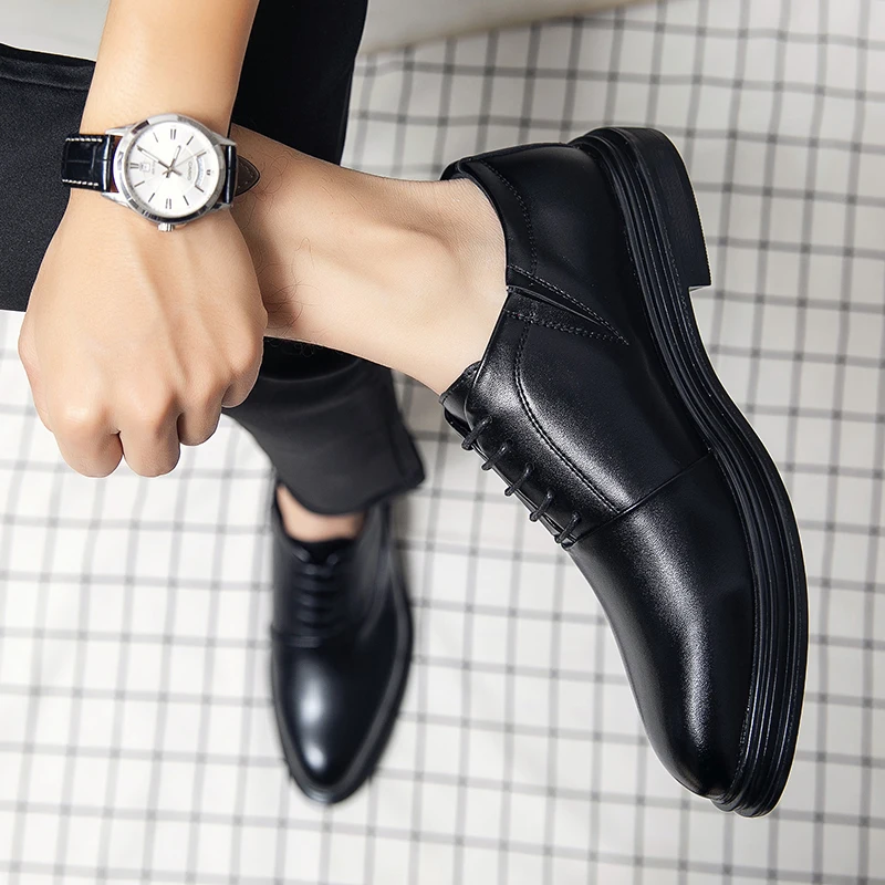 أزياء الرجال اللباس أحذية الراقية الأعمال عارضة الأحذية بريطانيا كتلة الأحذية الجلدية الفاخرة مصمم حذاء الزفاف Zapatos Hombre