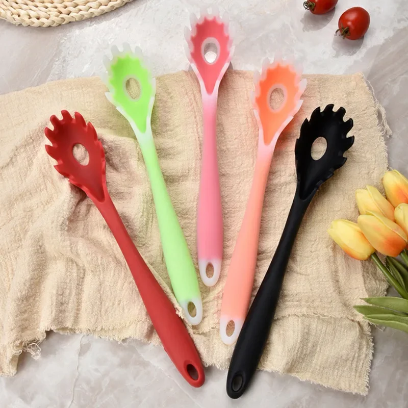 Silicone Pasta Noodle Colander Long Handle Spaghetti Spoon Noodle Scoop Colander Slot Spoon Nylon Drain Strainer Kitchen Gadget