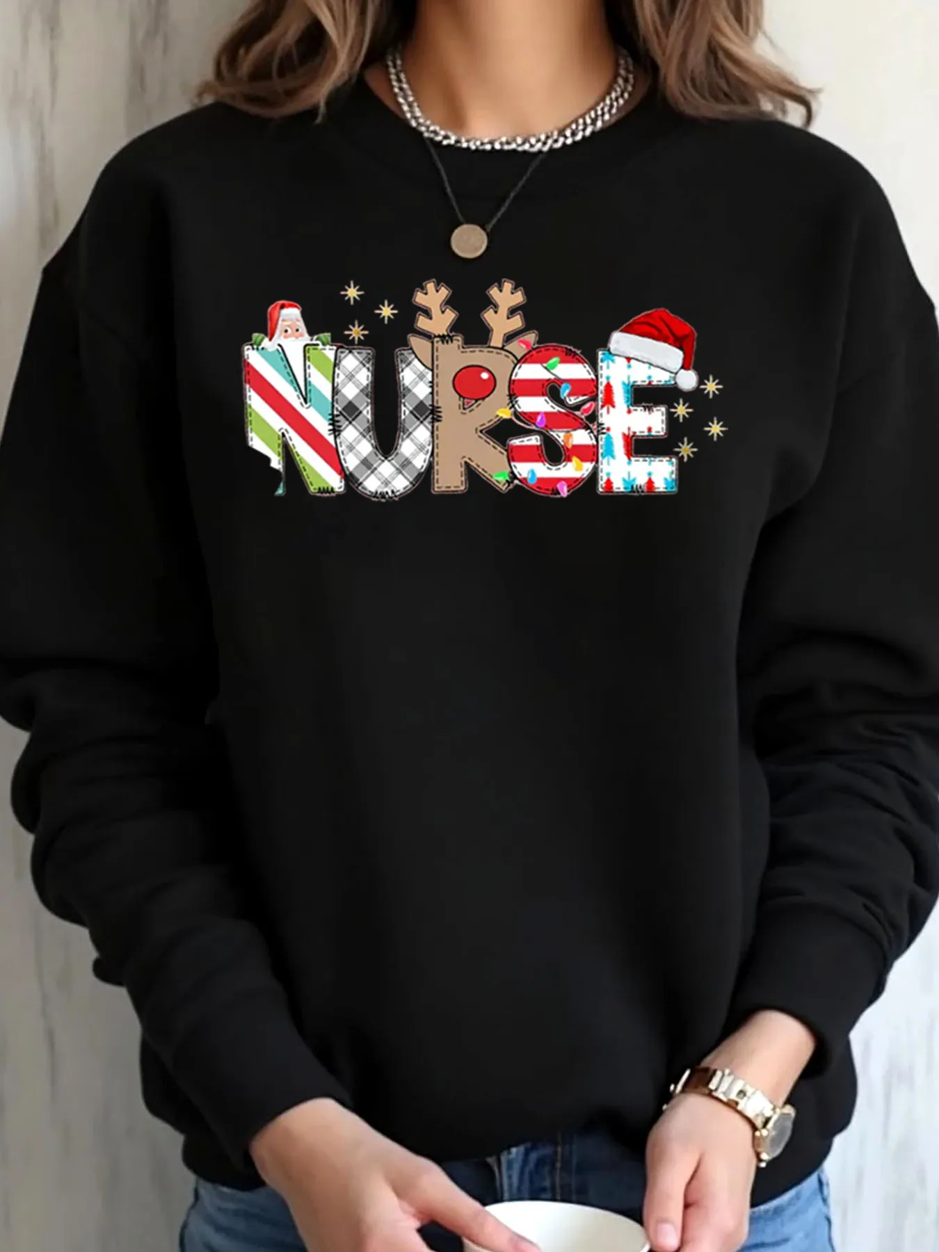 

Женская толстовка большого размера с рождественским принтом медсестры на открытом воздухе