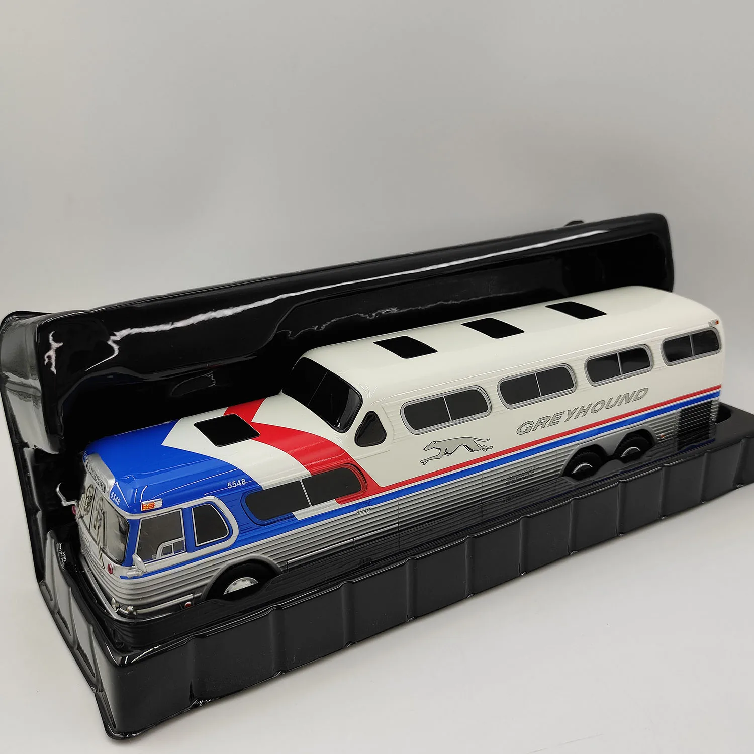 

IXO 1/43 Scale GREYHOUND SCENICRUISER 1965 Greyhound Bus Model Plastic Shell Collectible Toy Gift Souvenir Display Ornament