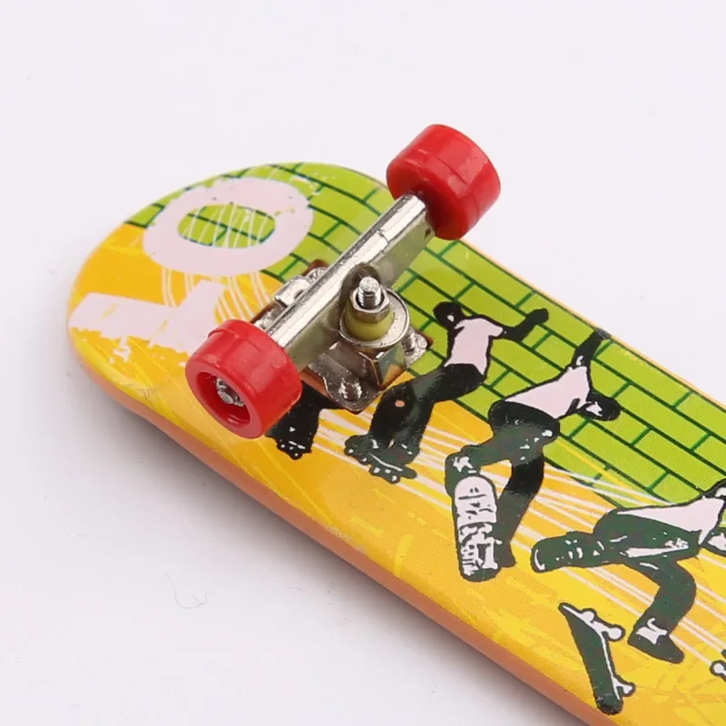 Giocattoli da dito per bambini Mini Skateboard da dito Giocattoli creativi con punta delle dita Bomboniera per regali di compleanno per ragazze dei ragazzi