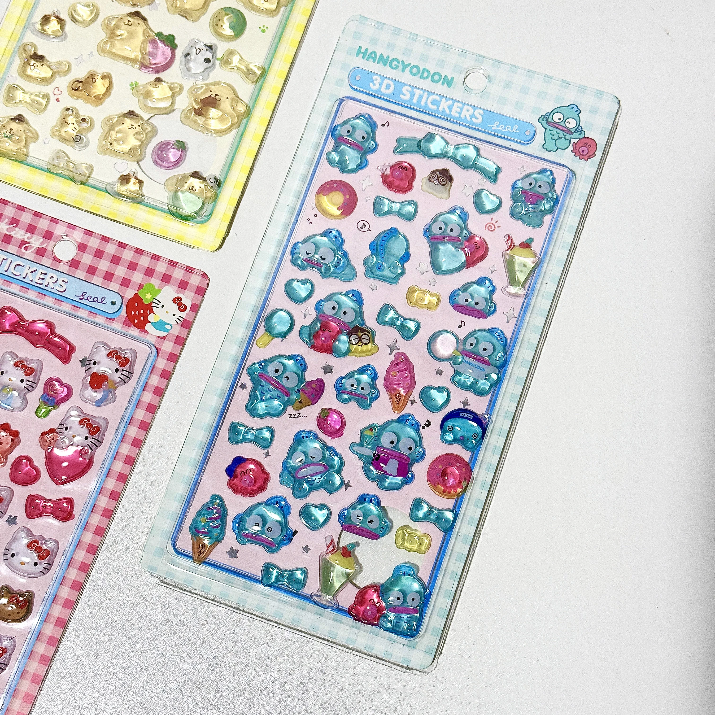 1/8 قطعة ملصقات سانريو ثلاثية الأبعاد أنيمي سانريو كورومي هيلوكيتي بلدي ميلودي سينامورول Hangyodon حقيبة حالات الديكور هدايا عيد الميلاد