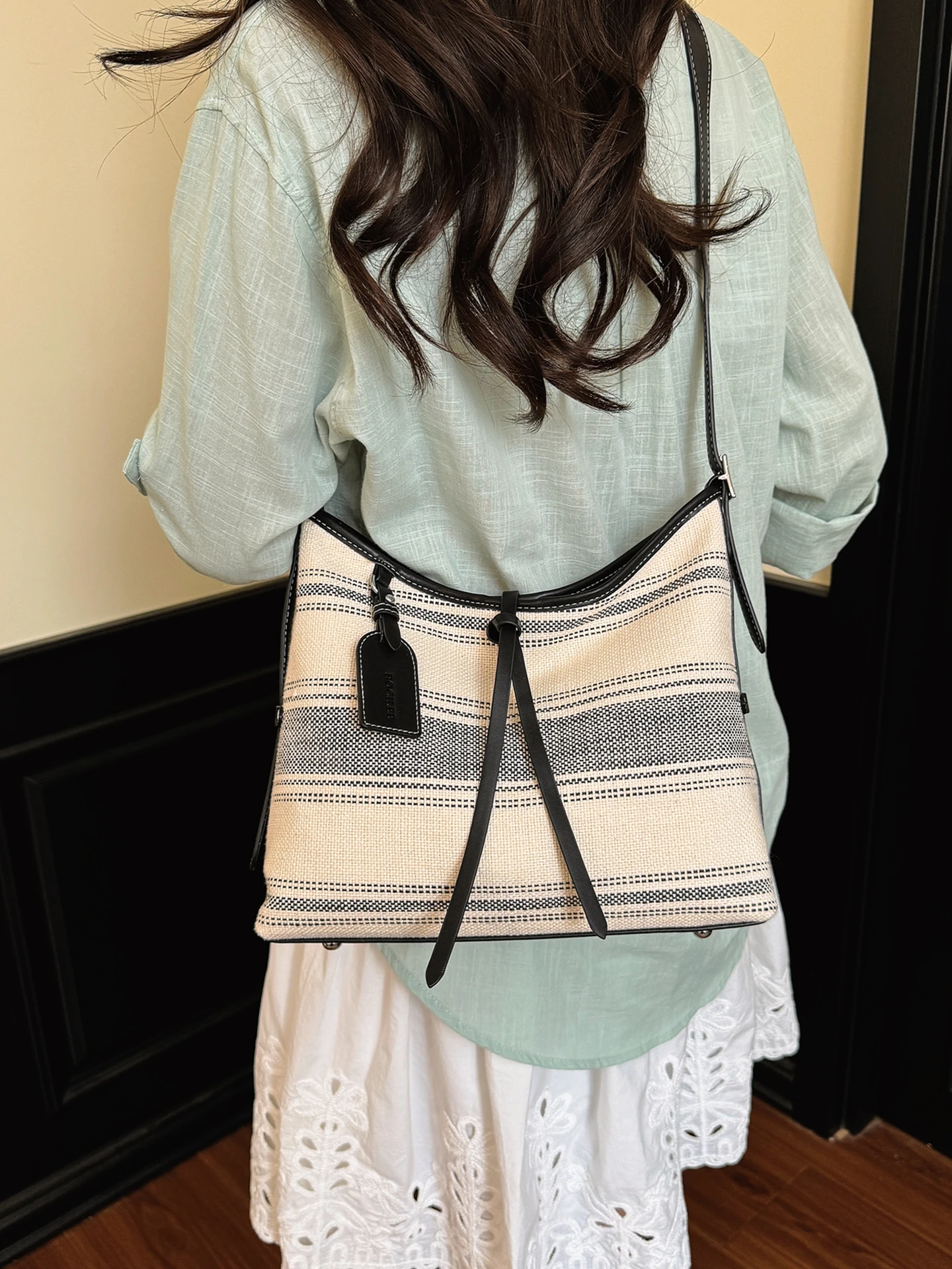 Women's Large Capacity Striped Crossbody Bag - close-up view