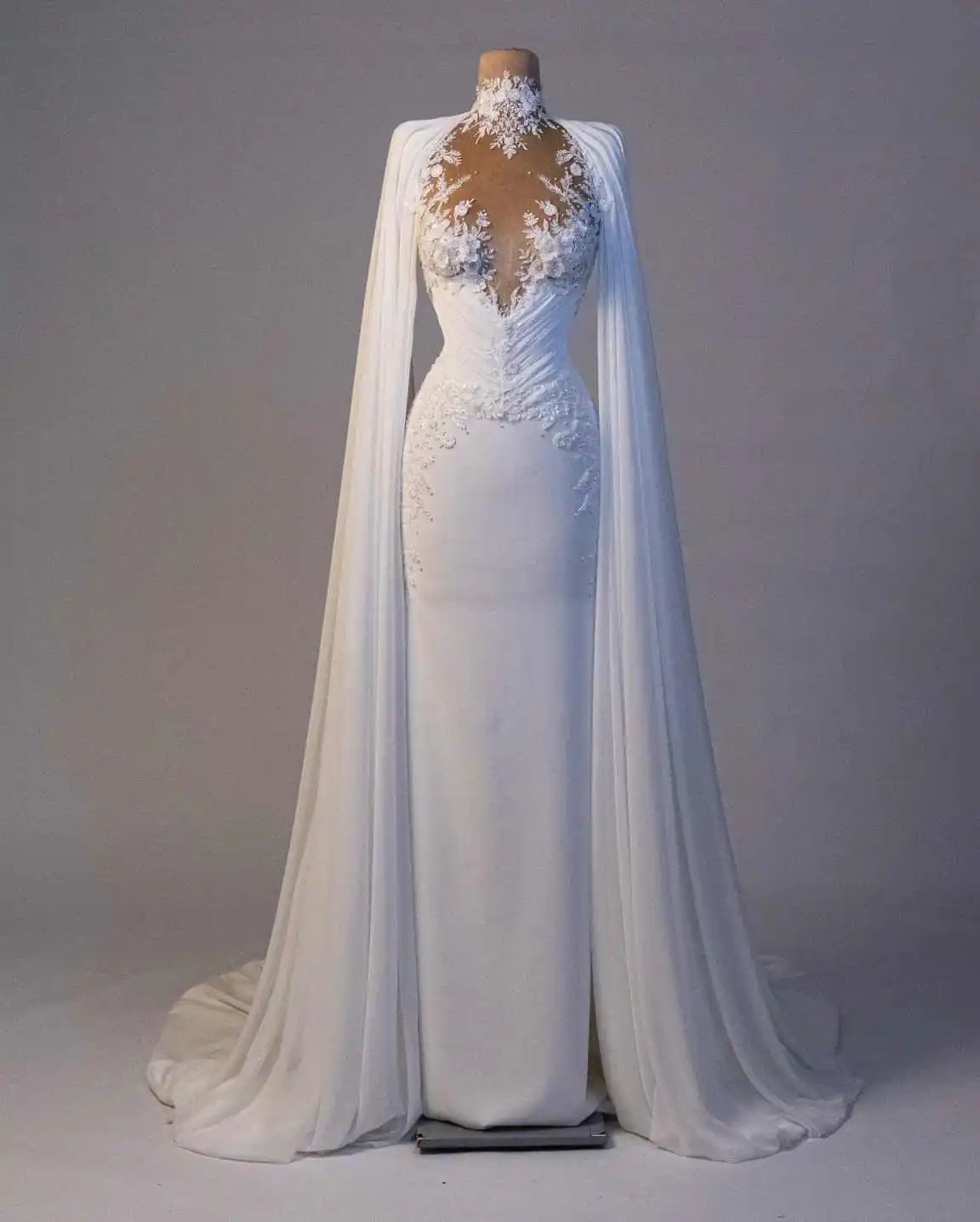 فساتين زفاف أنيقة مزينة بالدانتيل ورقبة عالية بطول الأرض فساتين زفاف مناسبة الخطوبة حسب الطلب