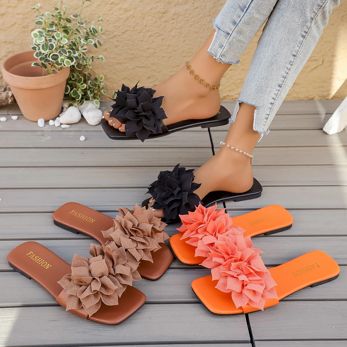 

Женские тапочки на плоской подошве, новинка лета 2024, однотонные сандалии с цветами, тапочки с открытым носком, повседневная модная пляжная обувь, женские шлепанцы