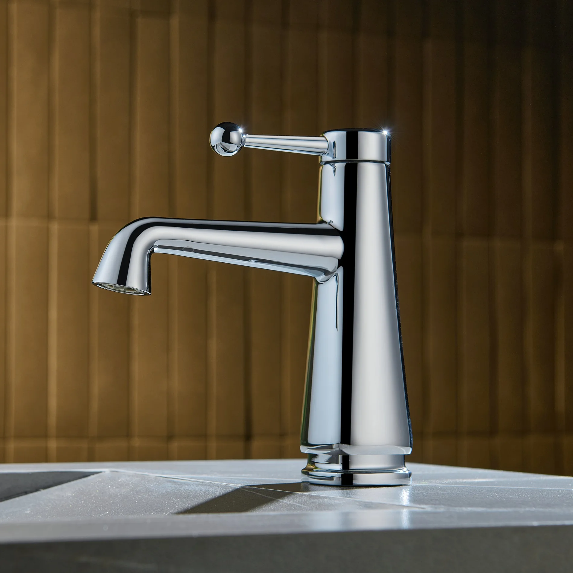 

Deck Mounted Single Hole Basin Sink Faucet 2 Modes Bathroom Lavatory Sink Faucets One Handle Hot and Cold Mixer Taps Chrome