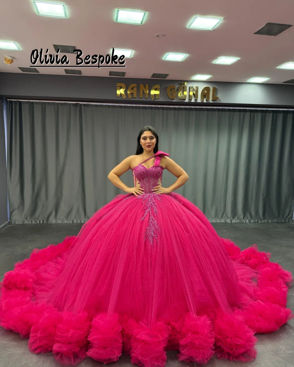 

Ярко-розовое тюлевое платье на одно плечо для 15 лет Quinceanera, 2026, расшитое бисером и цветочной аппликацией, мексиканское бальное платье на день рождения по индивидуальному заказу