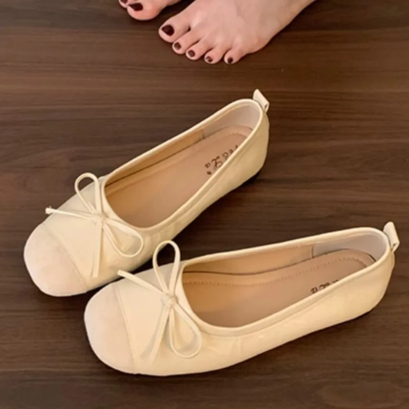 Autunno da donna nuovo stile moda punta tonda designer fondo morbido antiscivolo scarpe basse mocassini con bocca superficiale da passeggio all'aperto