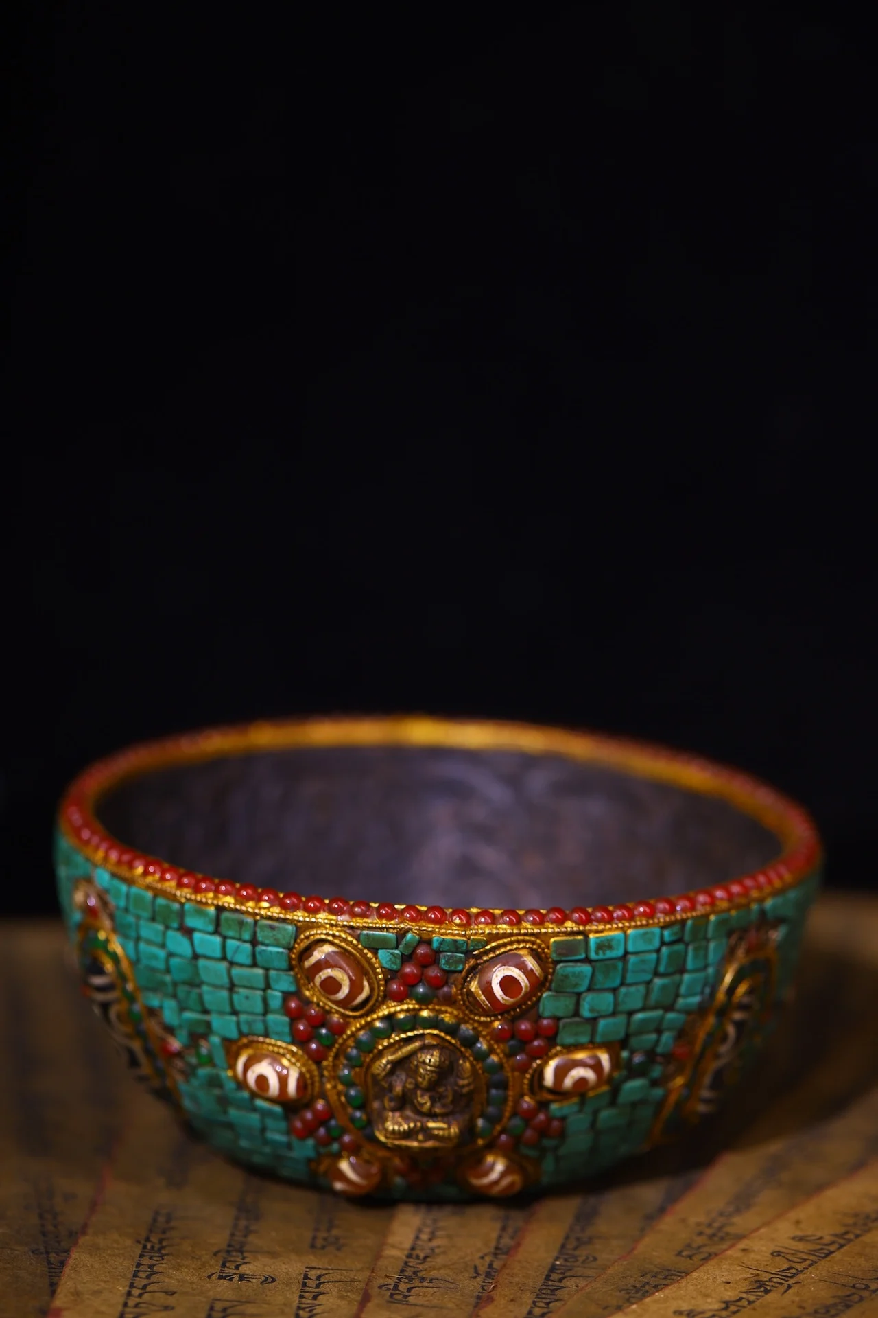 

6 "старая кость яка, мозаика, драгоценный камень gZi, бусины, бирюза, Манджусри, Будда, буддийская музыкальная чаша, зал поклонения