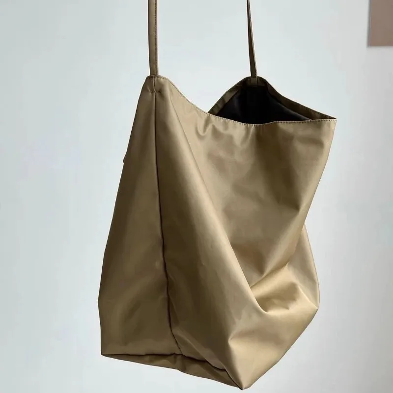 Large Capacity Minimalist Nylon Bucket Bag Women Casual Shoulder Bag Daily Commute Fashion Handbag