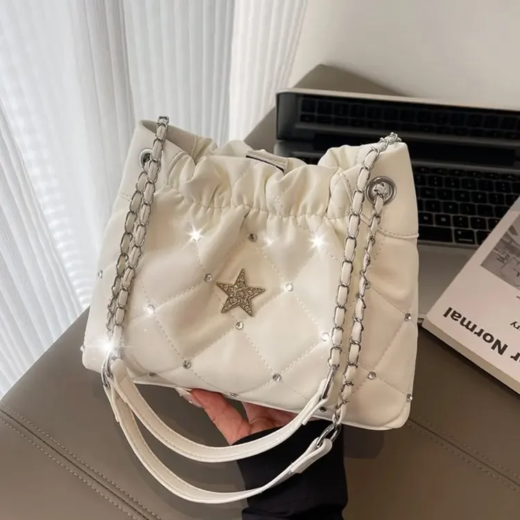 

2026 Large-Capacity Fashion Shoulder Bag Trendy Rhombus Chain Design High-Value Oblique Span Bag for Stylish Storage