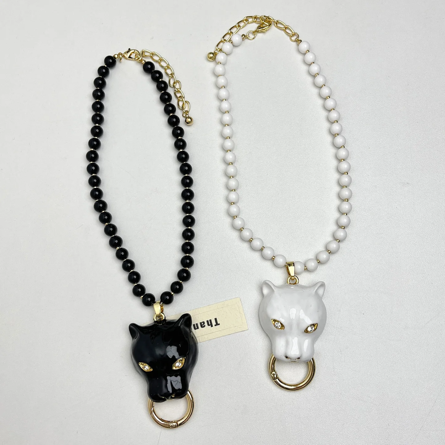 Elegant Enamel Leopard Pendant Necklace for Women Luxury High-End Queen Style Clavicle Chain Daily Party Accessory