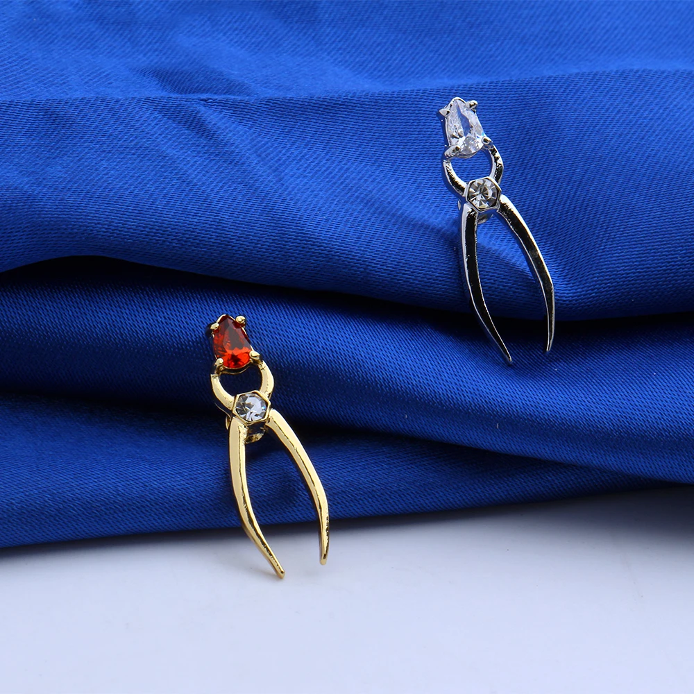 Hanreshe Medical Forceps Pin Brooch Dentist Jewelry Fashion Cute Inlaid Red Crystal Lapel Badge Gifts for Doctors Nurses